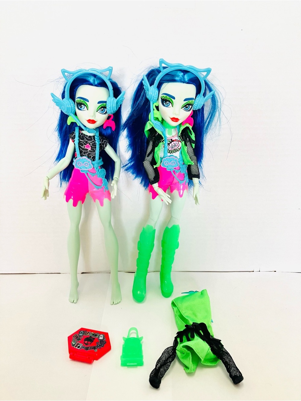 Monster High Neon Frights Ghoulia Yelps Fashion Dolls Lot(2) Incomplete Read